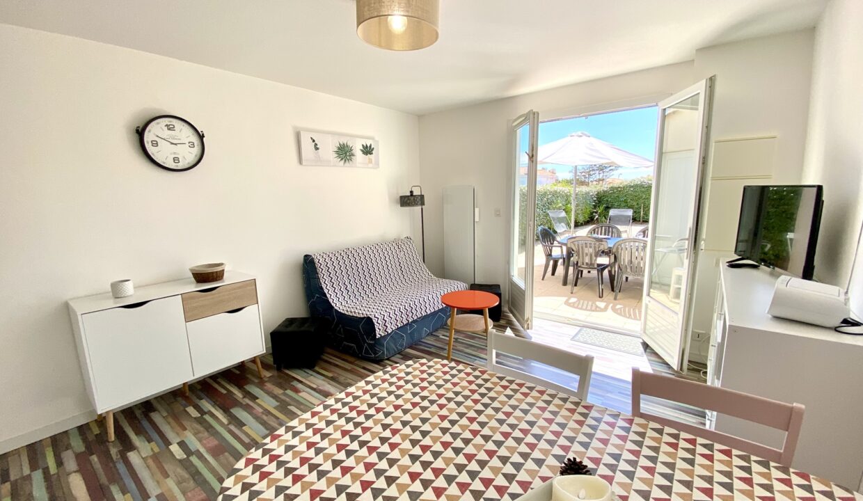 Residence-Domaine-de-la-Paree-Piscine-collective-150m-du-bord-de-mer-Maison-4-couchages-Acces-WIFI-1
