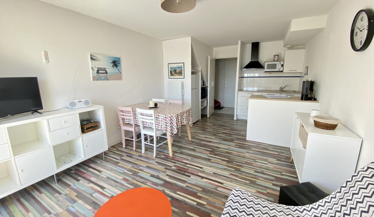 Residence-Domaine-de-la-Paree-Piscine-collective-150m-du-bord-de-mer-Maison-4-couchages-Acces-WIFI-2