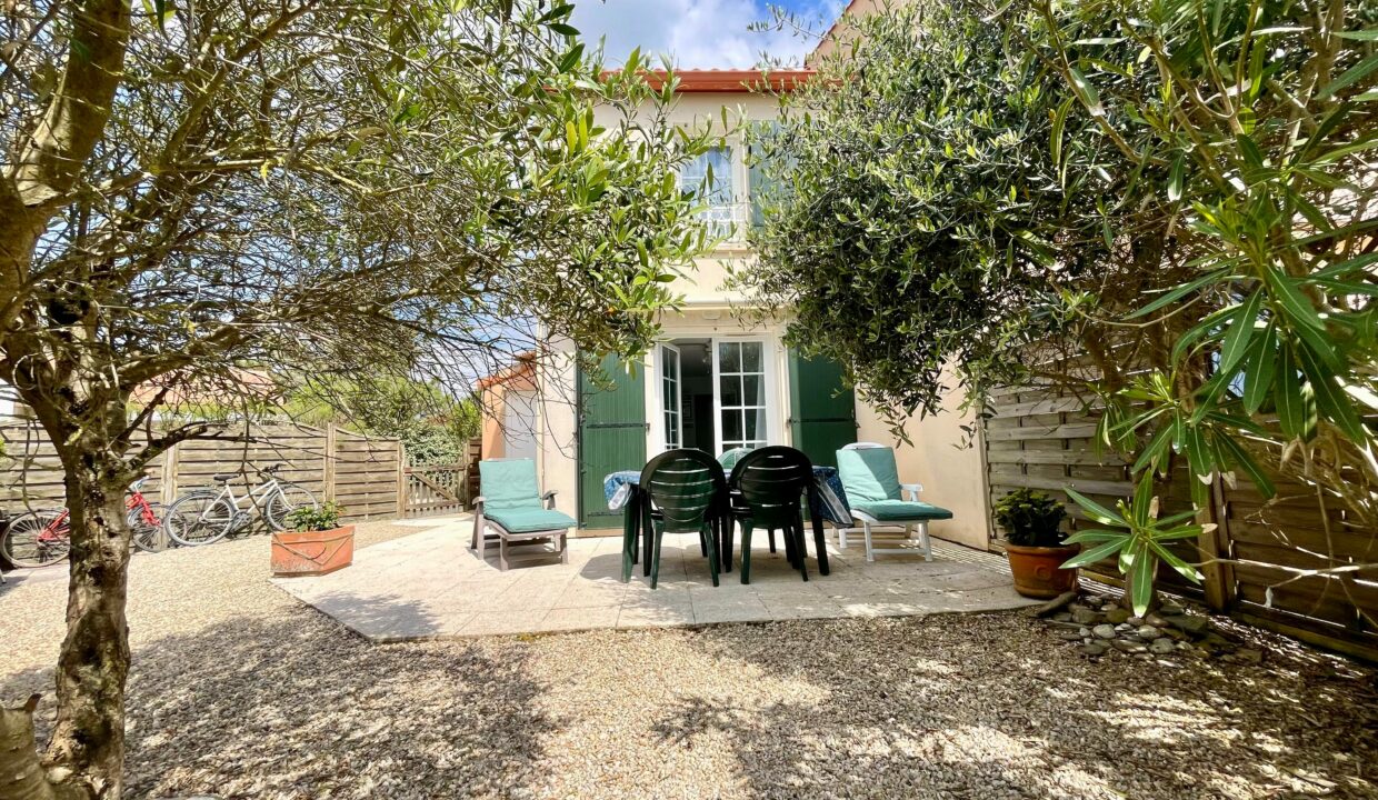 Residence-Le-Domaine-de-La-Paree-PISCINE-COLLECTIVE-150-M-DU-BORD-DE-MER-Maison-4-couchages-WIFI-1
