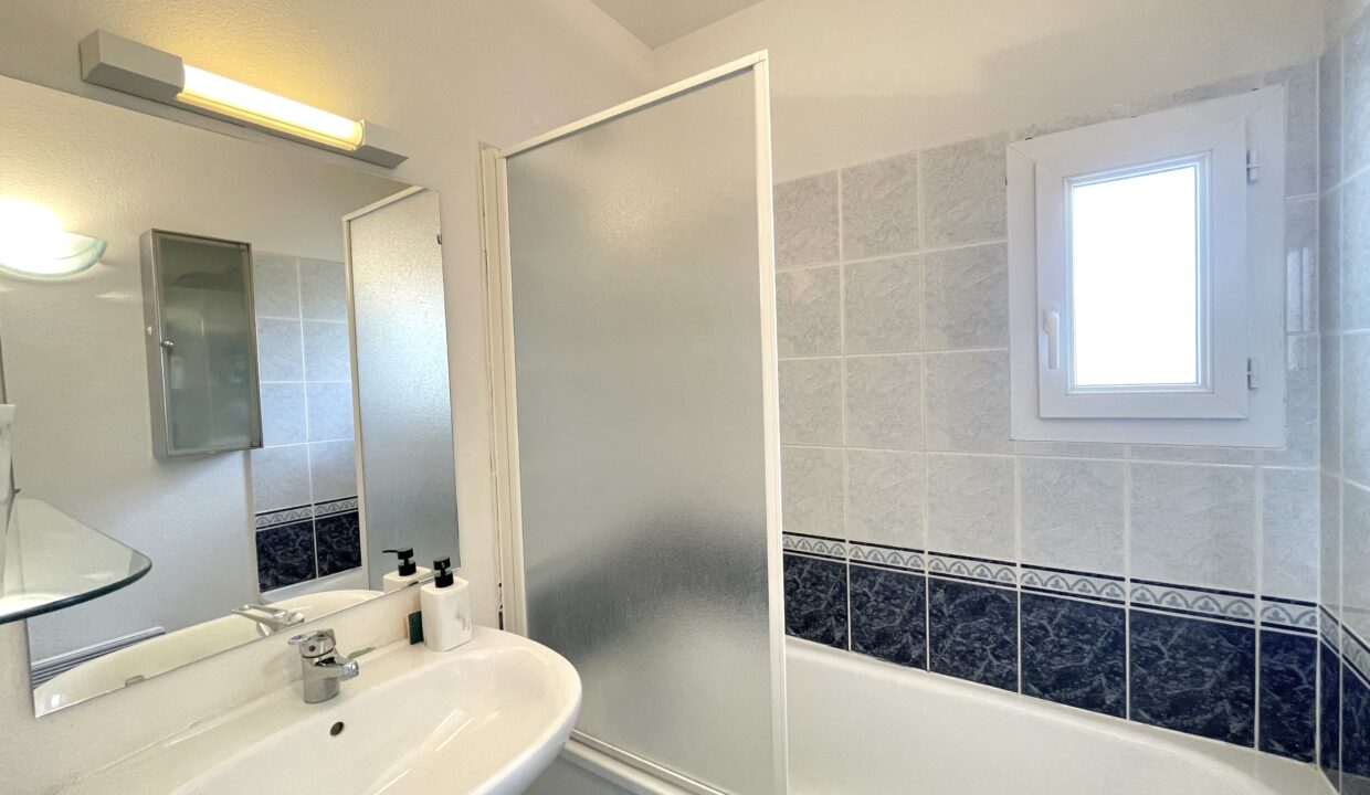 Residence-Le-Domaine-de-La-Paree-PISCINE-COLLECTIVE-150-M-DU-BORD-DE-MER-Maison-4-couchages-WIFI-12