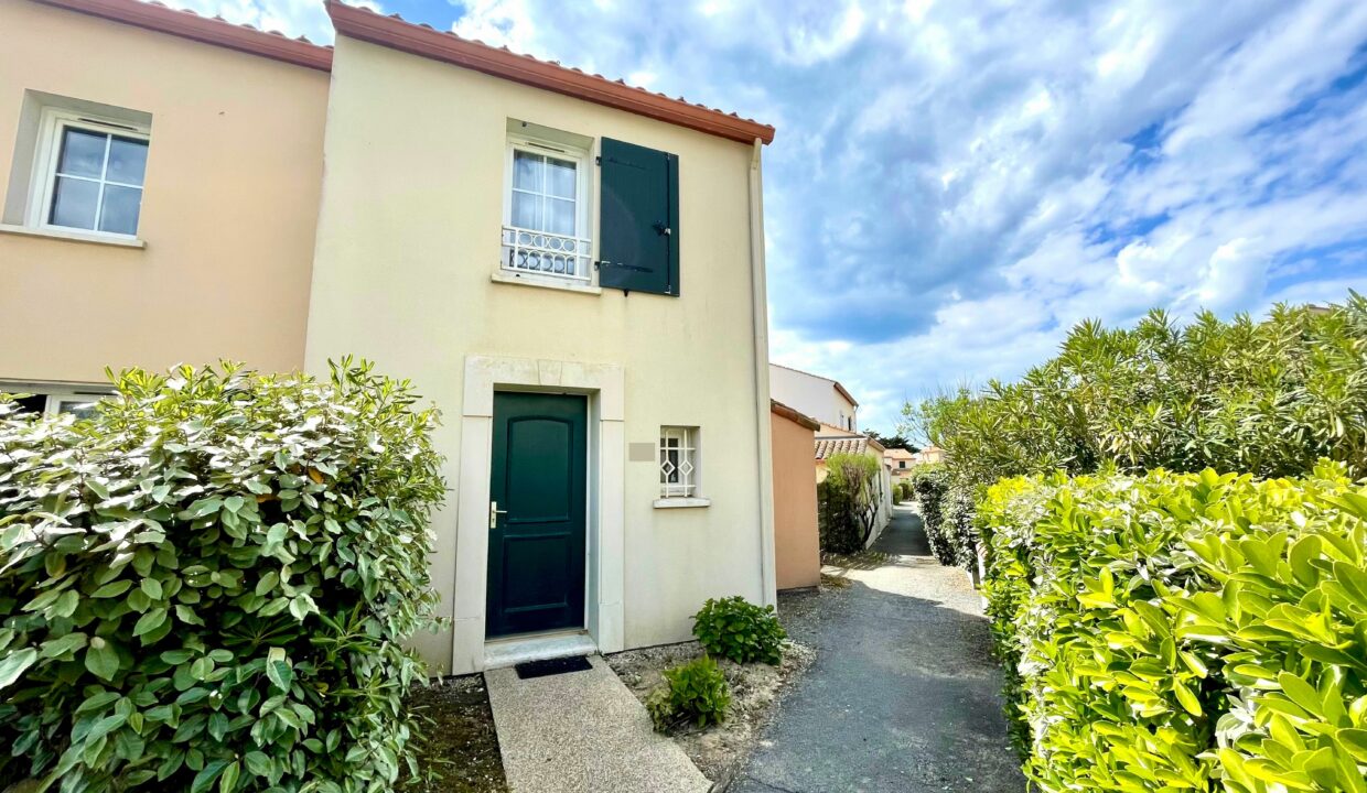 Residence-Le-Domaine-de-La-Paree-PISCINE-COLLECTIVE-150-M-DU-BORD-DE-MER-Maison-4-couchages-WIFI-16