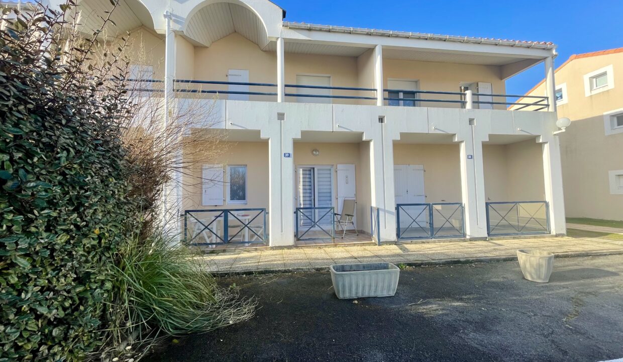 Residence-Plage-2000-Plage-du-Marais-Girard-100m-Appartement-3-couchages-Loggia-expo-sudest-1