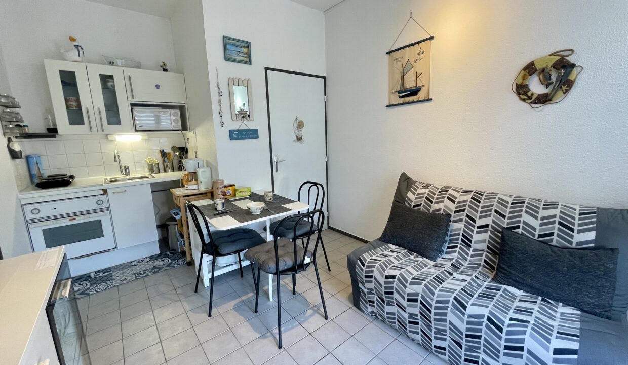 Residence-Plage-2000-Plage-du-Marais-Girard-100m-Appartement-3-couchages-Loggia-expo-sudest-14