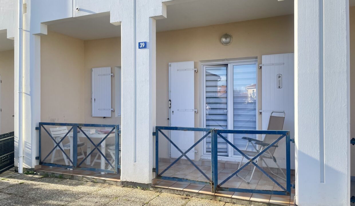 Residence-Plage-2000-Plage-du-Marais-Girard-100m-Appartement-3-couchages-Loggia-expo-sudest-2