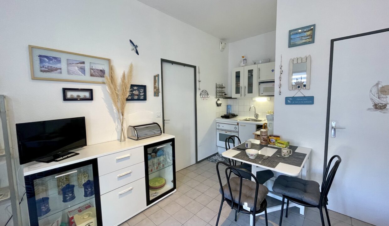 Residence-Plage-2000-Plage-du-Marais-Girard-100m-Appartement-3-couchages-Loggia-expo-sudest-7