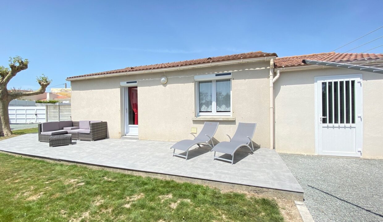 AU CALME AVEC JARDIN CLOS - 600M DE LA PLAGE DU MARAIS GIRARD - WIFI - Animaux bienvenus !