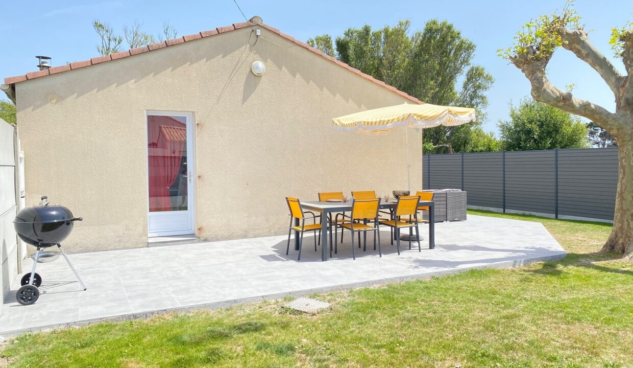 SITUEE-EN-IMPASSE-AU-CALME-AVEC-JARDIN-CLOS-600M-DE-LA-PLAGE-DU-MARAIS-GIRARD-WIFI-Animaux-bienvenus-11