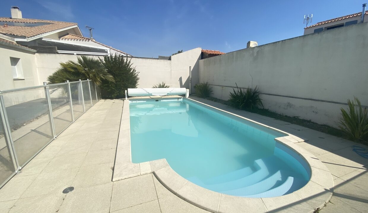 VILLA-FAMILIALE-VUE-MER-175m²-AVEC-PISCINE-PRIVATIVE-CHAUFFEE-ROUTE-DE-LA-CORNICHE-WIFI-1