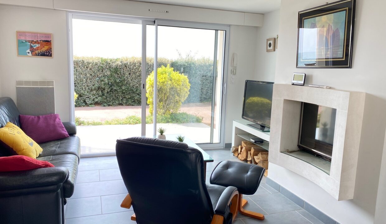 VILLA-FAMILIALE-VUE-MER-175m²-AVEC-PISCINE-PRIVATIVE-CHAUFFEE-ROUTE-DE-LA-CORNICHE-WIFI-12