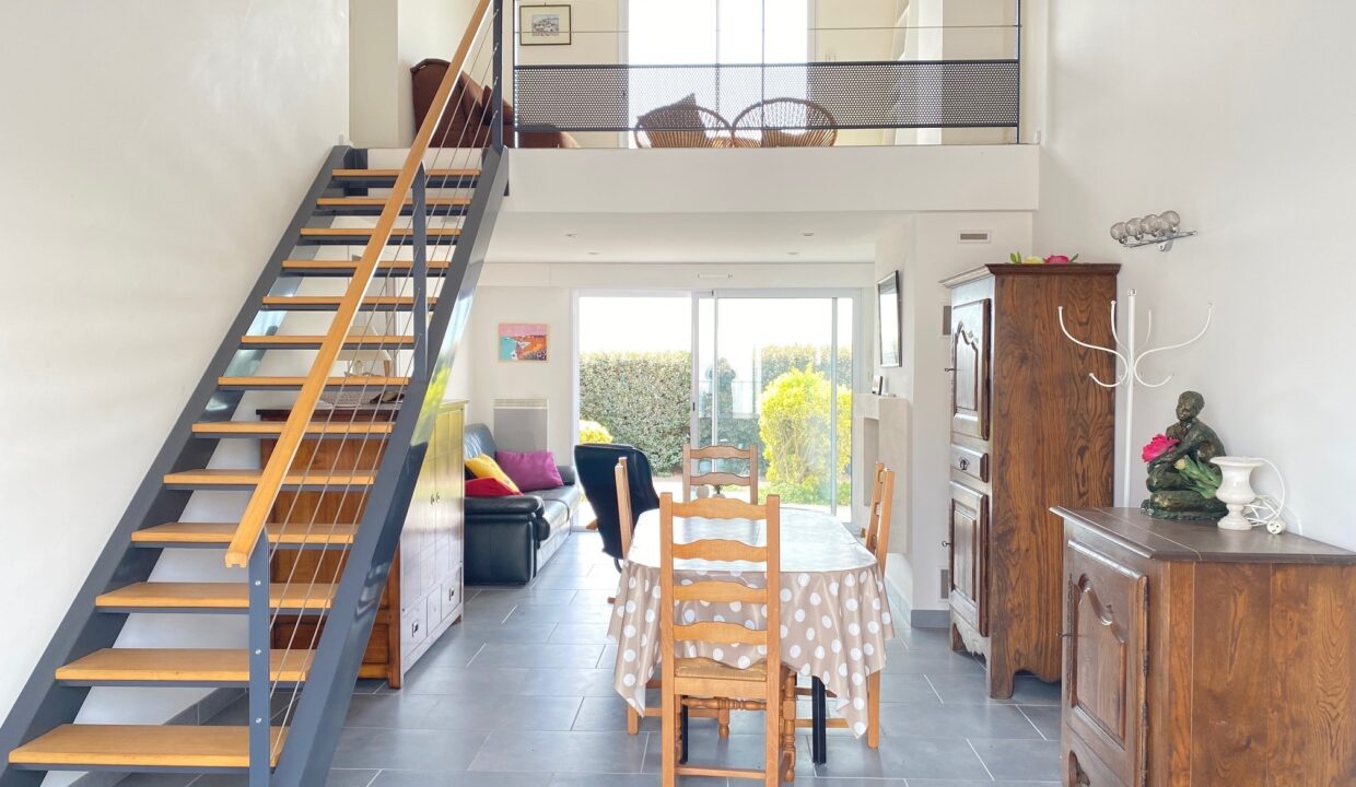 VILLA-FAMILIALE-VUE-MER-175m²-AVEC-PISCINE-PRIVATIVE-CHAUFFEE-ROUTE-DE-LA-CORNICHE-WIFI-13