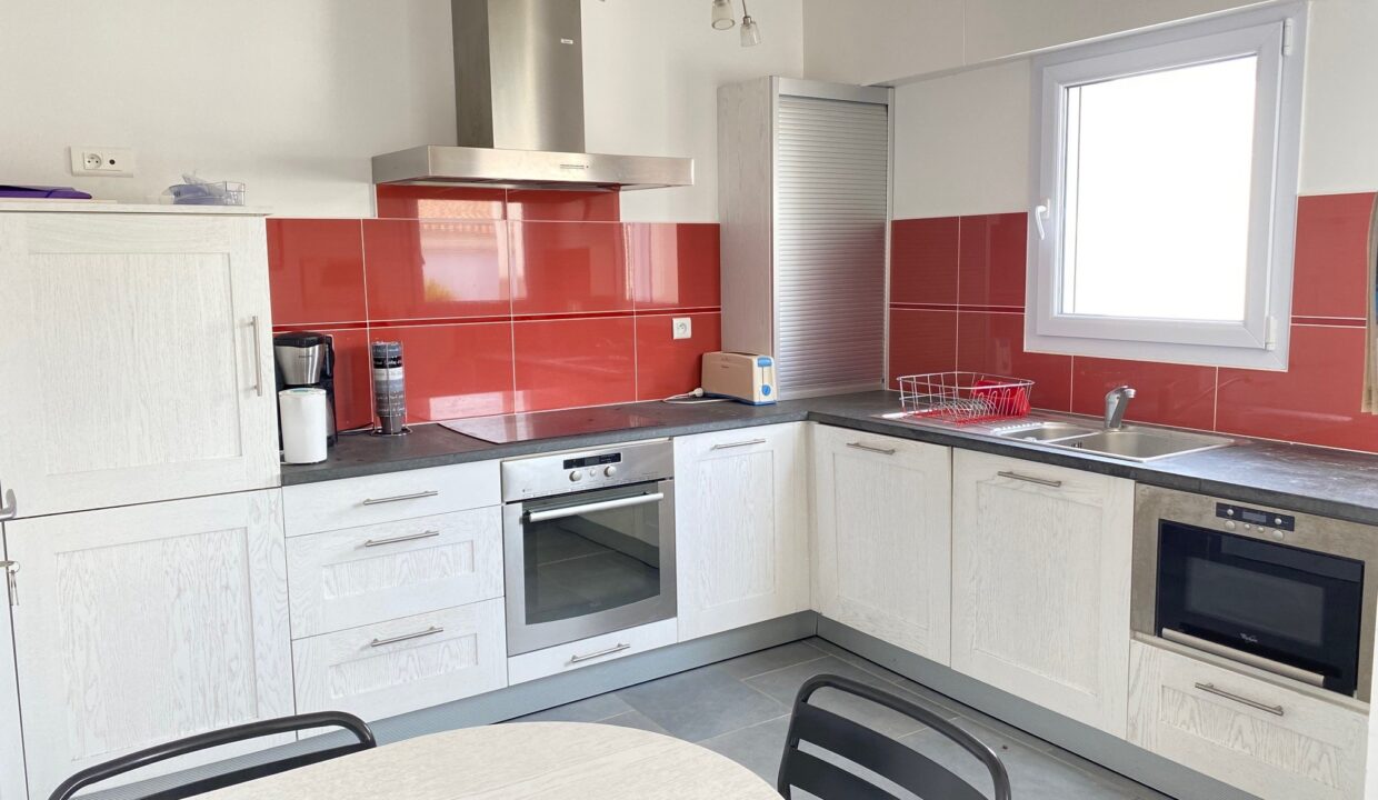 VILLA-FAMILIALE-VUE-MER-175m²-AVEC-PISCINE-PRIVATIVE-CHAUFFEE-ROUTE-DE-LA-CORNICHE-WIFI-14