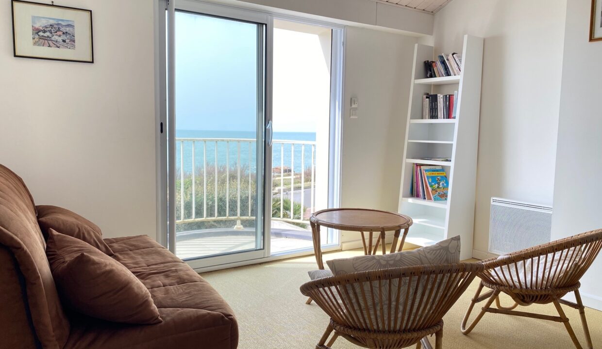 VILLA-FAMILIALE-VUE-MER-175m²-AVEC-PISCINE-PRIVATIVE-CHAUFFEE-ROUTE-DE-LA-CORNICHE-WIFI-15