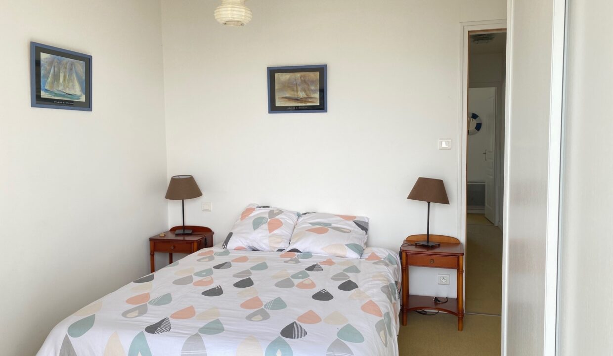 VILLA-FAMILIALE-VUE-MER-175m²-AVEC-PISCINE-PRIVATIVE-CHAUFFEE-ROUTE-DE-LA-CORNICHE-WIFI-16