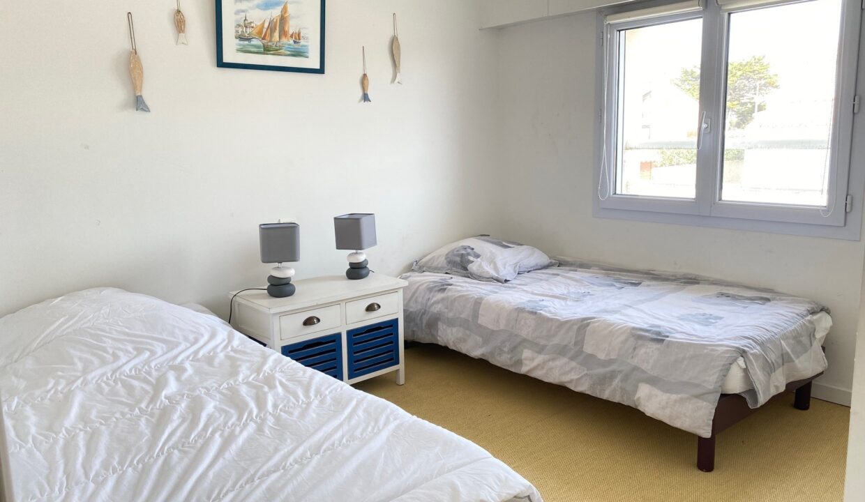 VILLA-FAMILIALE-VUE-MER-175m²-AVEC-PISCINE-PRIVATIVE-CHAUFFEE-ROUTE-DE-LA-CORNICHE-WIFI-17