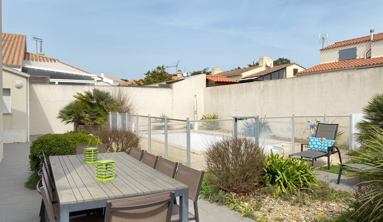 VILLA-FAMILIALE-VUE-MER-175m²-AVEC-PISCINE-PRIVATIVE-CHAUFFEE-ROUTE-DE-LA-CORNICHE-WIFI-2