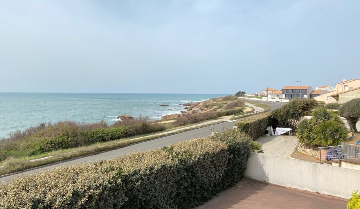 VILLA-FAMILIALE-VUE-MER-175m²-AVEC-PISCINE-PRIVATIVE-CHAUFFEE-ROUTE-DE-LA-CORNICHE-WIFI-3