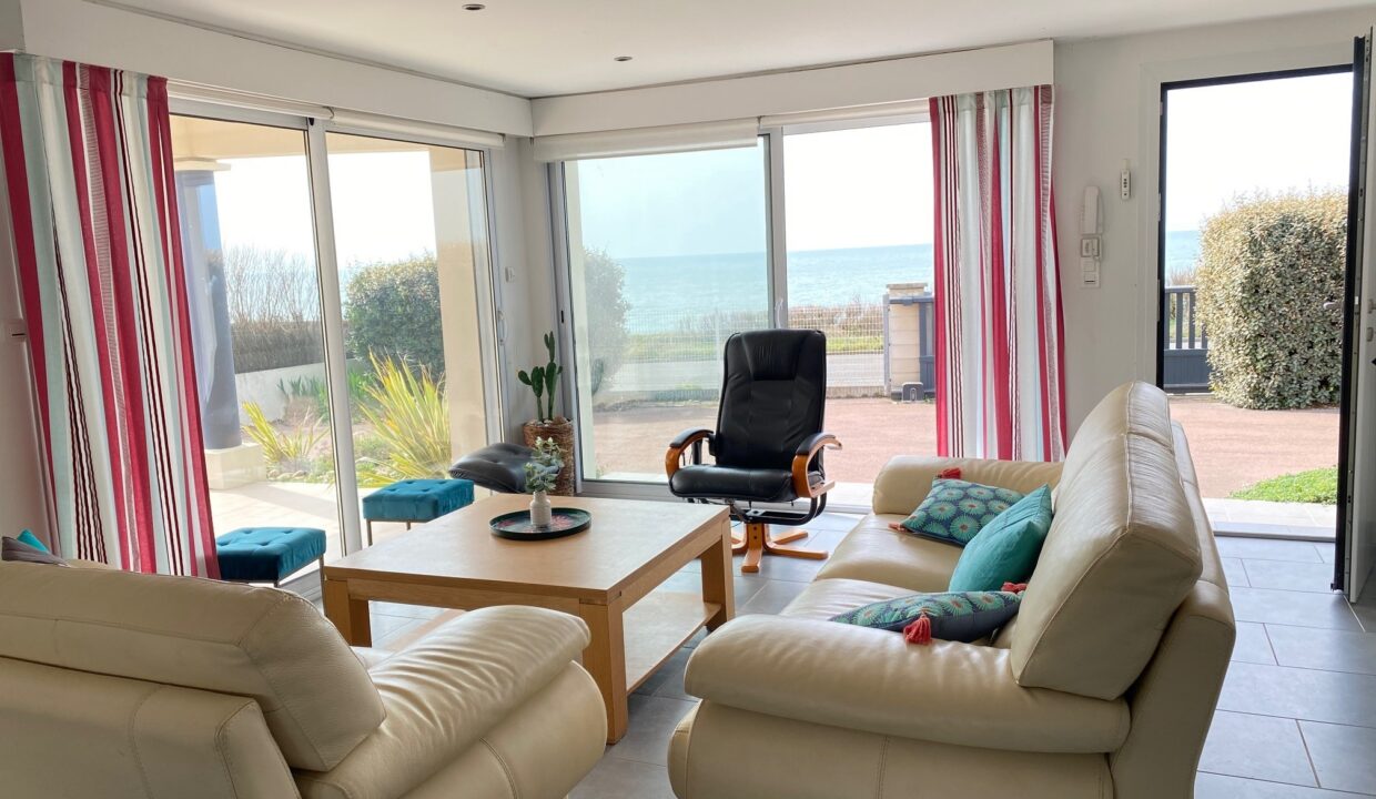 VILLA-FAMILIALE-VUE-MER-175m²-AVEC-PISCINE-PRIVATIVE-CHAUFFEE-ROUTE-DE-LA-CORNICHE-WIFI-4
