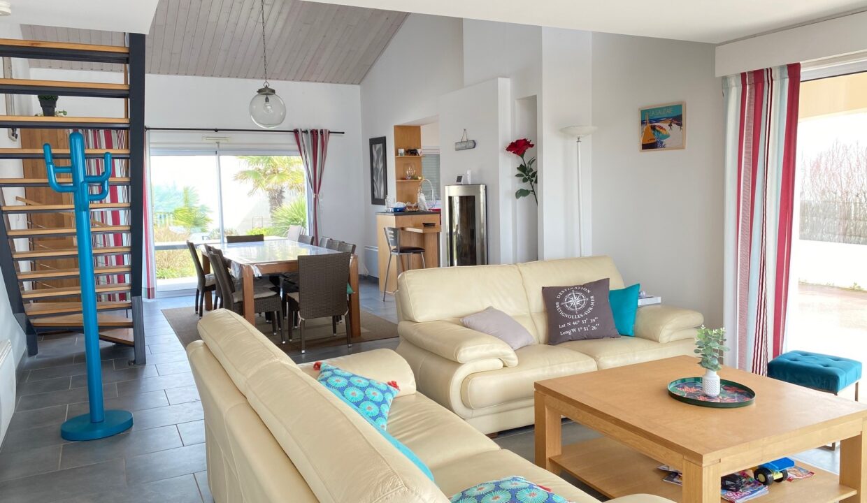 VILLA-FAMILIALE-VUE-MER-175m²-AVEC-PISCINE-PRIVATIVE-CHAUFFEE-ROUTE-DE-LA-CORNICHE-WIFI-5